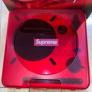 Supreme Numark PT01 Portable Turntable